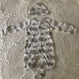 Footless snap up onesie with matching hat & socks
